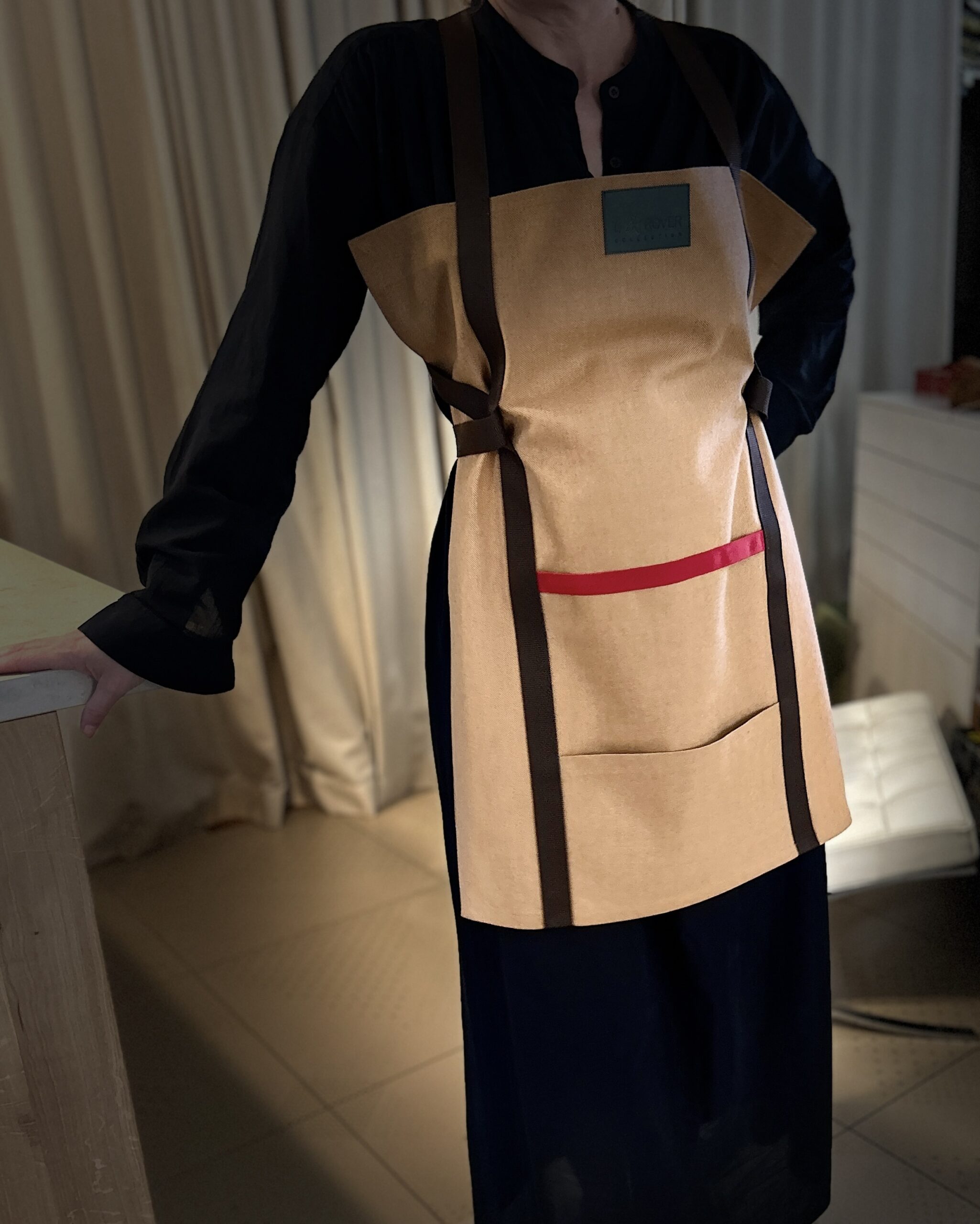 L & Rover terracotta apron