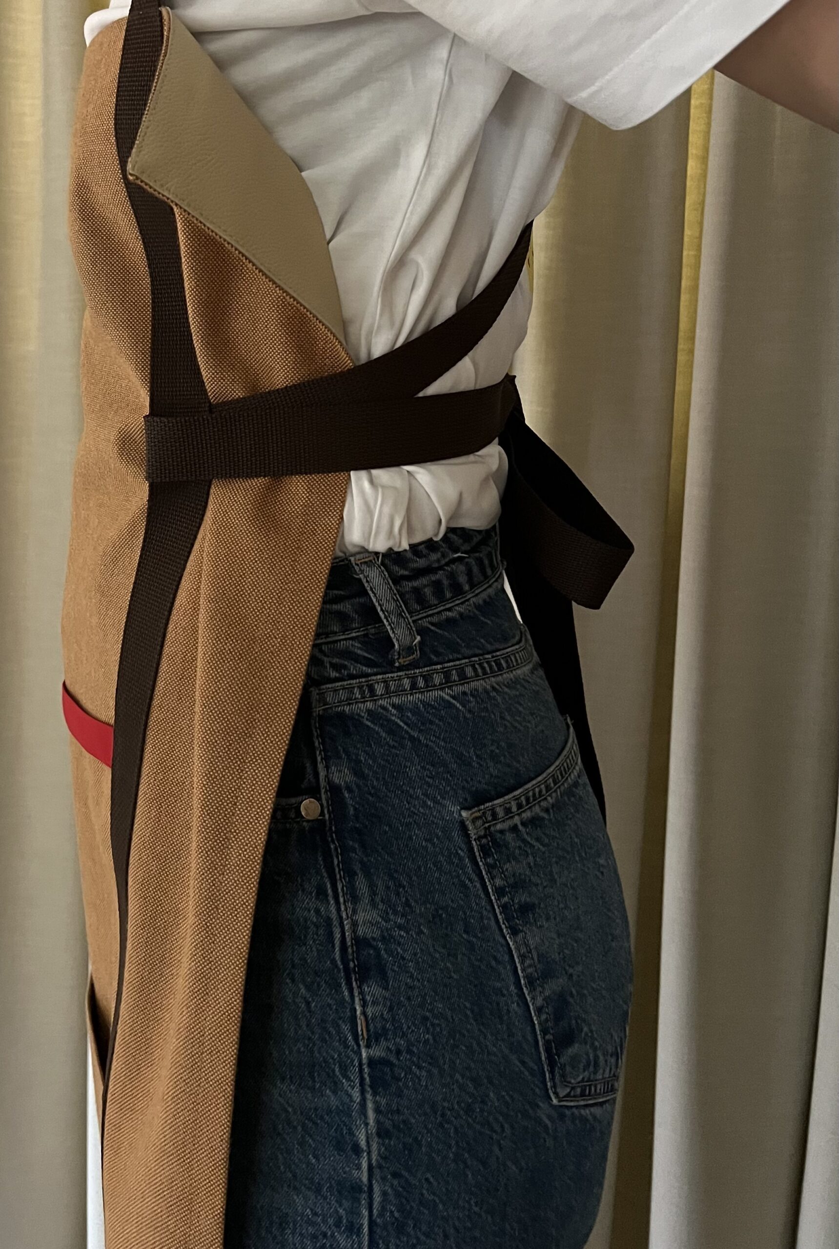 L & Rover terracotta apron
